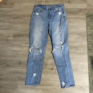 American Eagle Ripped Mom Jean Long length